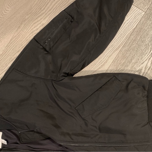 COS Unisex Bomber Puffer Jacket - Picture 2 of 6